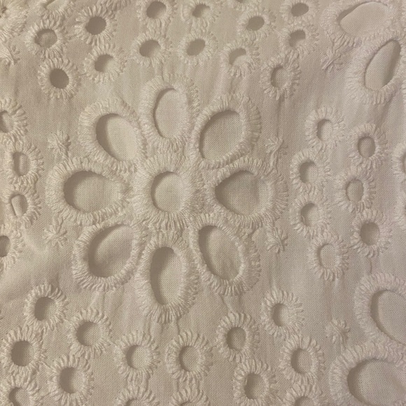 Lilly Pulitzer Hazelanne Eyelet Tiered Dress in resort white. Size 4 - Picture 4 of 5